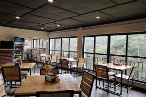 Nifty Cafe & Wine Bar