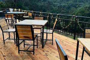 Nifty Cafe & Wine Bar